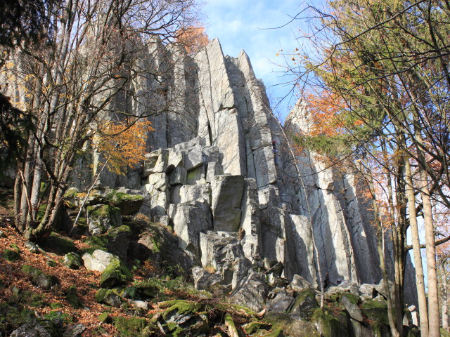 Blick auf die Steinwand